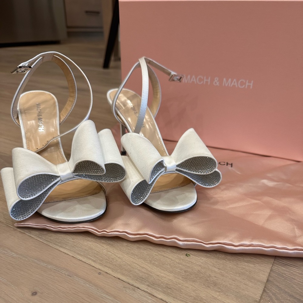 Mach & Mach bow heeled sandals size 6.5